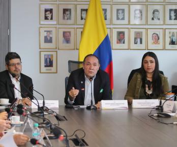 Gobierno logra respaldo de la Comisión de Concertación para mantener el incremento del 23,7 % del salario mínimo vital