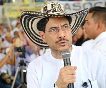 Iván Cepeda convoca marcha en Bogotá a favor del salario mínimo vital y en respaldo al presidente Petro