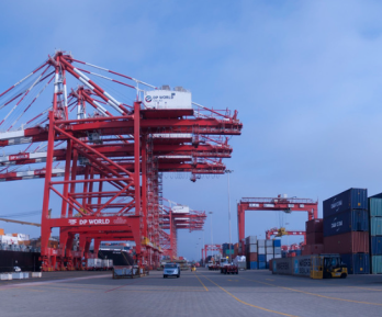 Barco Carguero, Puerto de Carga y Containers del Comercio Exterior