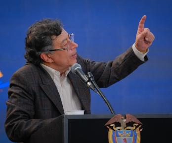 Petro  culpa a gobiernos anteriores por comprar "chatarra" por accidente de avión hércules