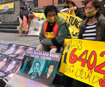 actividad de las madres de los falsos positivos, carteleras alusivas