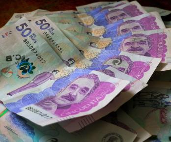 El peso colombiano se fortalece en marzo de 2026 y destaca frente a otras monedas 