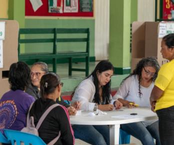 Reglas para evitar el uso de celulares en puestos de votación. / Foto: Registraduría.