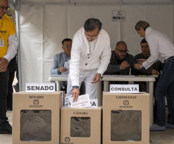 Defensa de Petro envió 14 preguntas a la Misión Electoral.