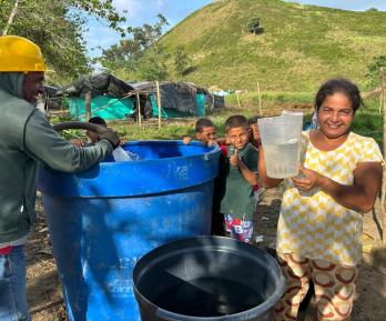 Agua potable llega a miles de familias damnificadas por inundaciones en Córdoba