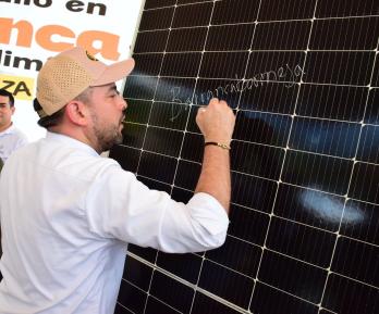La energía solar superó al carbón en Colombia: Petro.