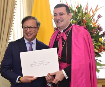 Nuncio apostólico, Paolo Rudelli, asciende en el vaticano