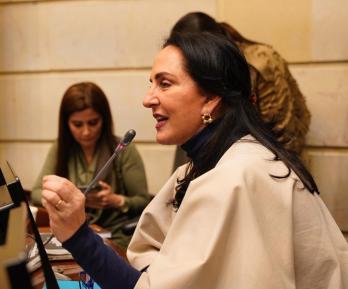 Ordenan a María Fernanda Cabal disculparse con víctimas de la UP.