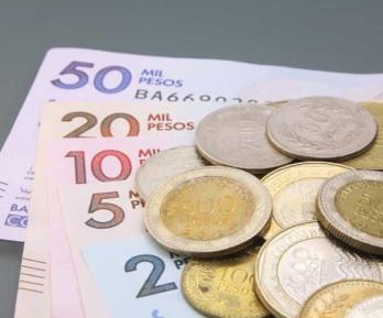 Presidente Petro cuestiona valorización del peso colombiano y advierte sobre los efectos por alza de tasas de interés