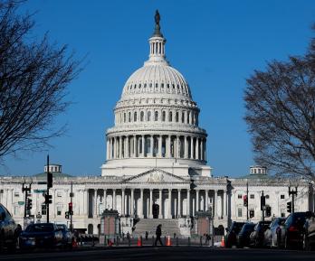 Senado de EE. UU. avala poderes de guerra de Trump contra Irán.