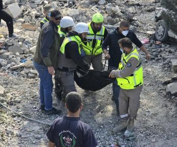  Sube a más de 300 el balance de muertos en Líbano por bombardeos israelíes del miércoles