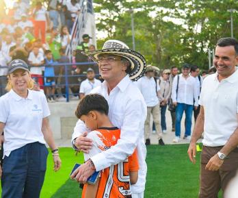 Petro entrega obras educativas en Córdoba y anuncia recuperación de la Ciénaga Grande