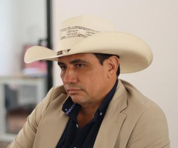 Alirio Barrera, jefe de debate de Paloma Valencia, señalado de acoso sexual y bajo investigación por presunta acumulación de tierras baldías