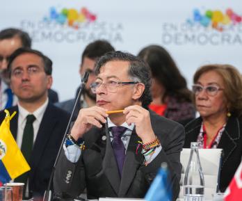 Barcelona: Petro instó a la acción en defensa de la democracia.