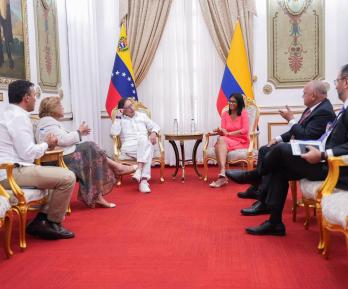 Colombia y Venezuela firman acuerdo para integración energética