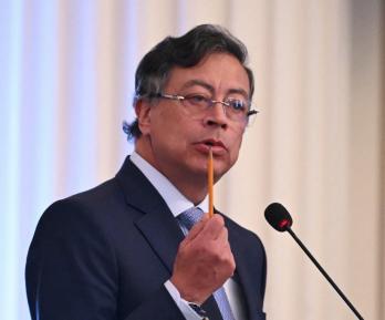 "Me opongo a que acaben la vida y hago política la ciencia": Petro.