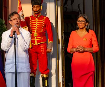 Pdte. Petro y Delcy Rodríguez firman acuerdos en Caracas.
