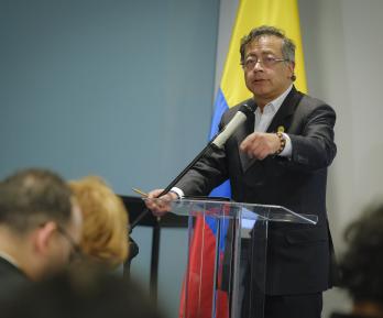 Presidente defiende su política antidrogas y cuestiona la de Duque