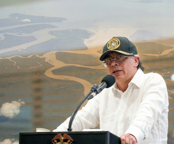 Petro defiende energías limpias y transición energética