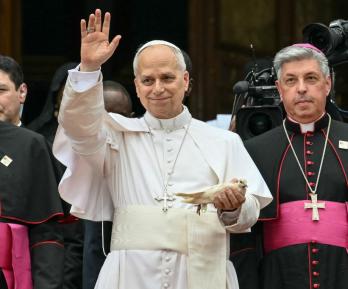 Un "puñado de tiranos" está devastando el mundo: Papa León XIV