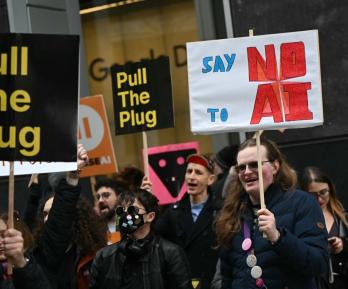 Trabajadores de Google consideran sindicalizarse en rechazo al uso militar de la IA