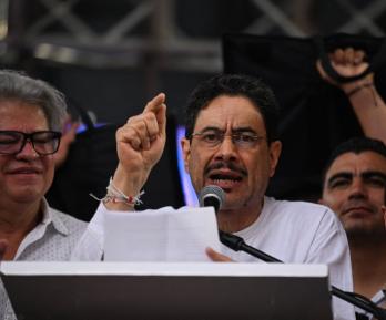 Iván Cepeda le exige a Uribe que asuma su responsabilidad por crímenes de lesa humanidad y 'falsos positivos'