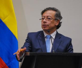 Petro llama a fondos privados de pensiones a invertir en vivienda