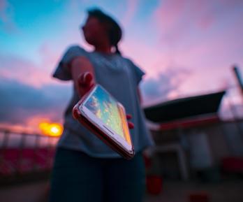 Ibagué, primera ciudad de Colombia en restringir uso de celulares a menores de 14 años en colegios publicos