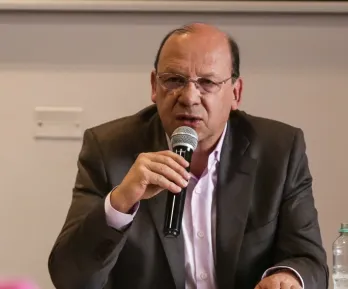 Cinco principios que replantean la teoría económica: Hacienda propone poner a las personas por encima de las cifras