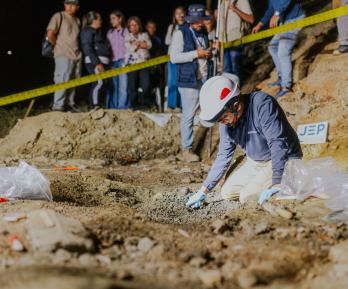 Justicia tras 24 años de olvido: JEP entrega el cuerpo de la séptima víctima hallada en La Escombrera de Medellín