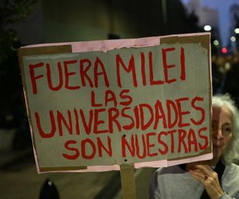 Marchas en Argentina contra Milei por recortes a universidades