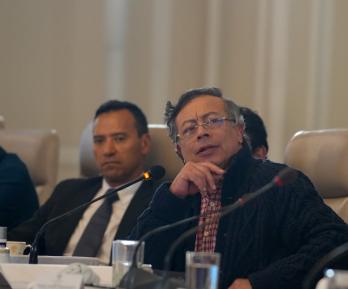 Presidente Gustavo Petro propone reforma tributaria y baja de intereses para frenar la crisis fiscal en Colombia