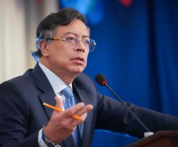 "No queremos cambiar la constitución, queremos agregarle dos capítulos": presidente Petro