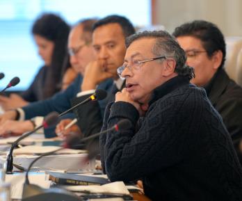 Petro ordena a la SuperFinanciera actuar contra fondos privados