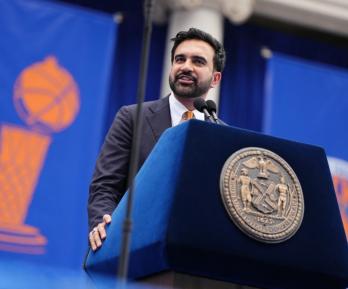 Nueva York congela precios de alquileres regulados