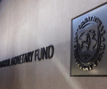 Argentina alcanza récord de deuda externa; Colombia paga deuda con FMI