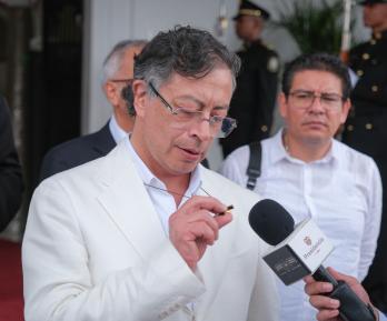 "Cambiarán la política del amor por la vendetta": Petro
