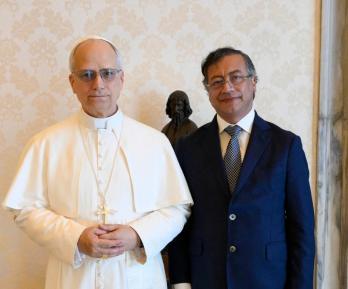 Petro con el papa León XIV. / Foto: AFP.