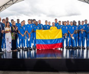 Gustavo Petro entrega camiseta selección Colombia mundial 2026