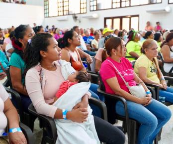 Mujeres con trabajo remunerado. / Foto: DPS.