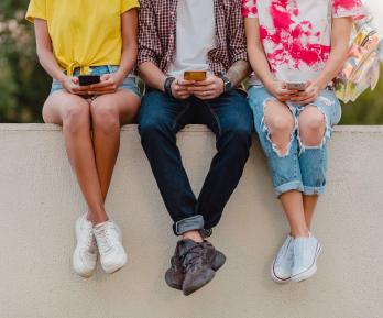 Cuando la pantalla deja de ser un juego cómo proteger a los niños y jovenes de los contenidos digitales