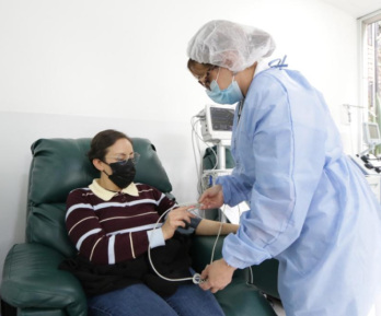 Gobierno Nacional inyecta $2 billones de pesos para proteger la red de salud golpeada por el terremoto