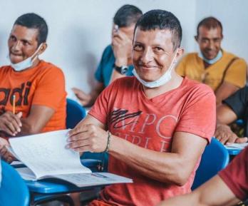 Más allá de las letras: el reto de alfabetizar a millones de colombianos