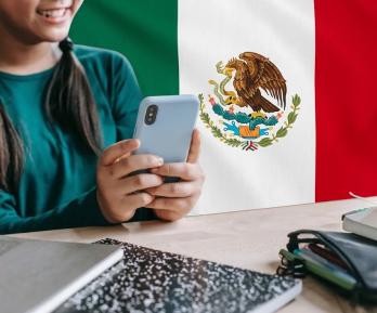 México apaga los celulares en las escuelas con una histórica medida que arranca en noviembre