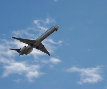 Piloto apuñala a su compañero durante un vuelo a Tel Aviv y obliga aterrizaje de emergencia
