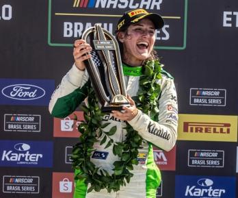 Tatiana Calderón rompe récords en Brasil: es la primera mujer en ganar en la general del NASCAR