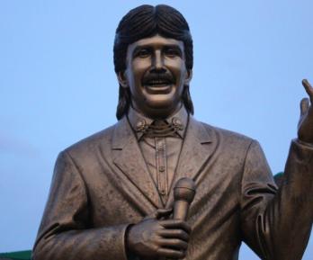 Estatua-de-Rafael-Orozco-foto-Colprensa.jpg