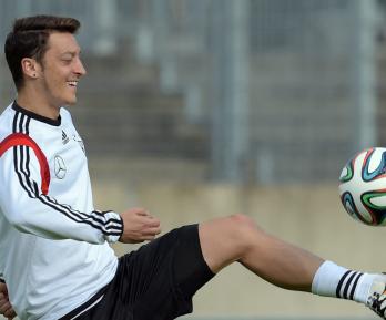 Mesut-Ozil-se-retira-del-futbol-profesional.jpg