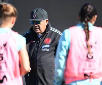 NelsonAbadiaColombiaFemenina.jpg