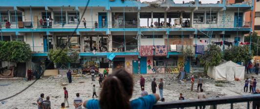 Israel bombardea escuela refugio de ONU en Gaza: hay 37 muertos.